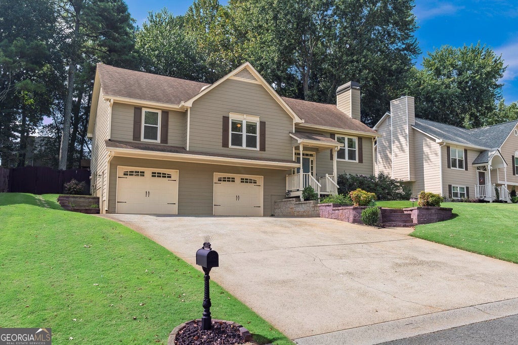 Photo of 961 Rose Creek Run, Woodstock, GA 30189 (MLS # 10842052)