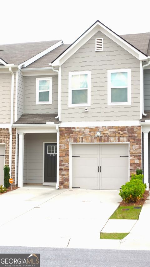 1942 Dillon DR Lithonia GA 30058