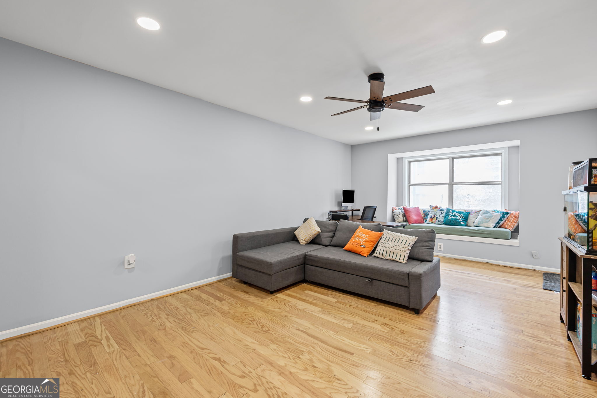 6851 Roswell Road E4