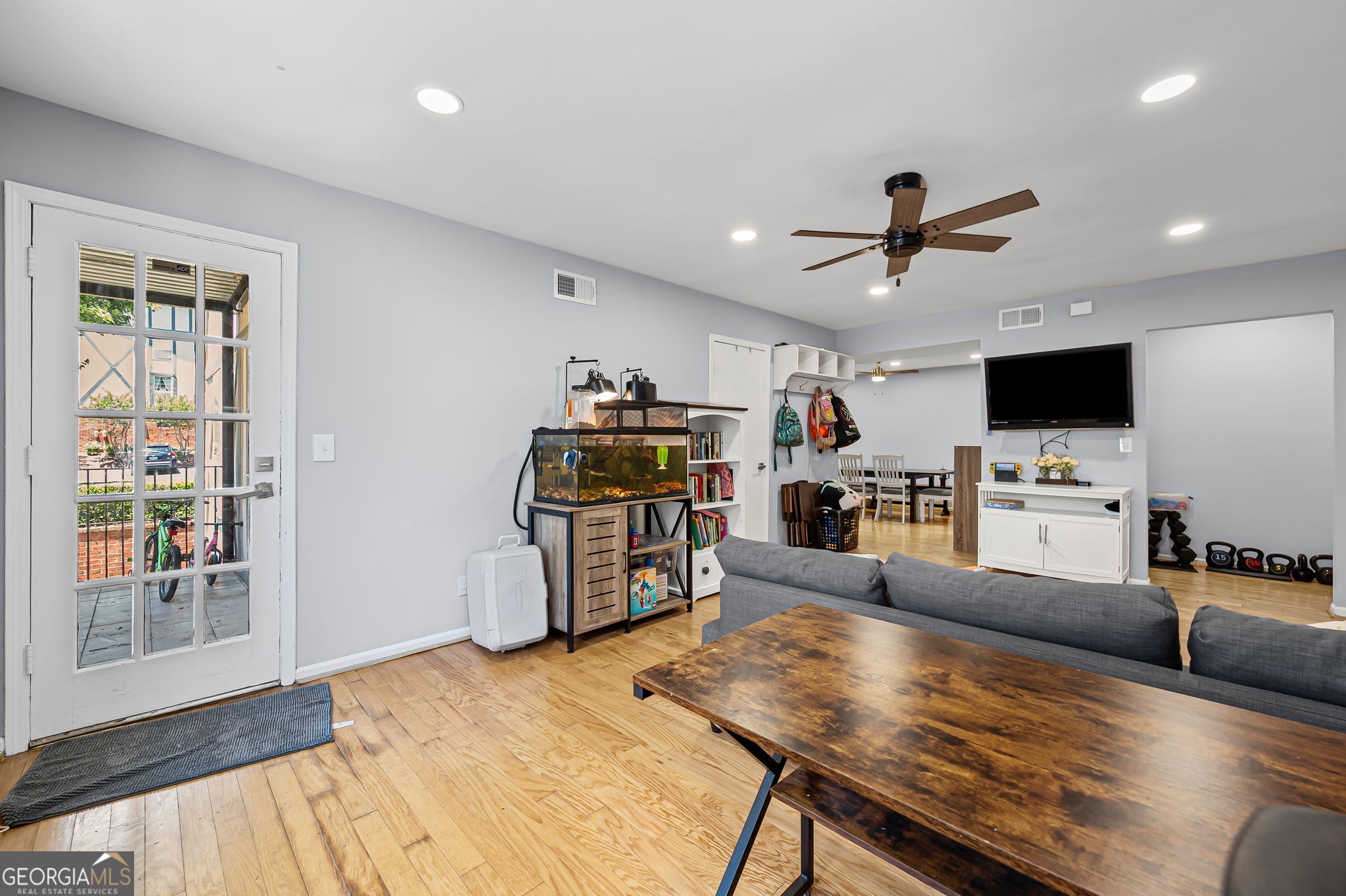 6851 Roswell Road E4
