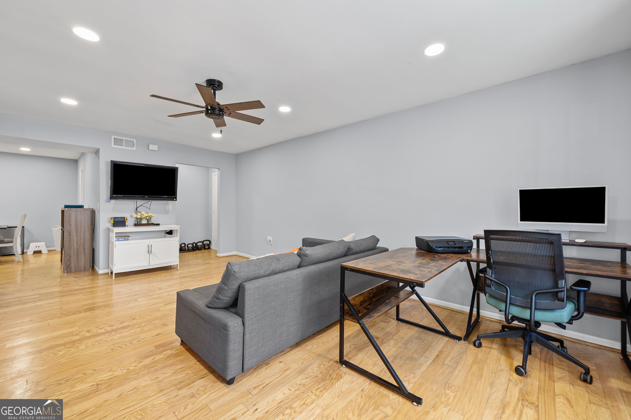 6851 Roswell Road E4