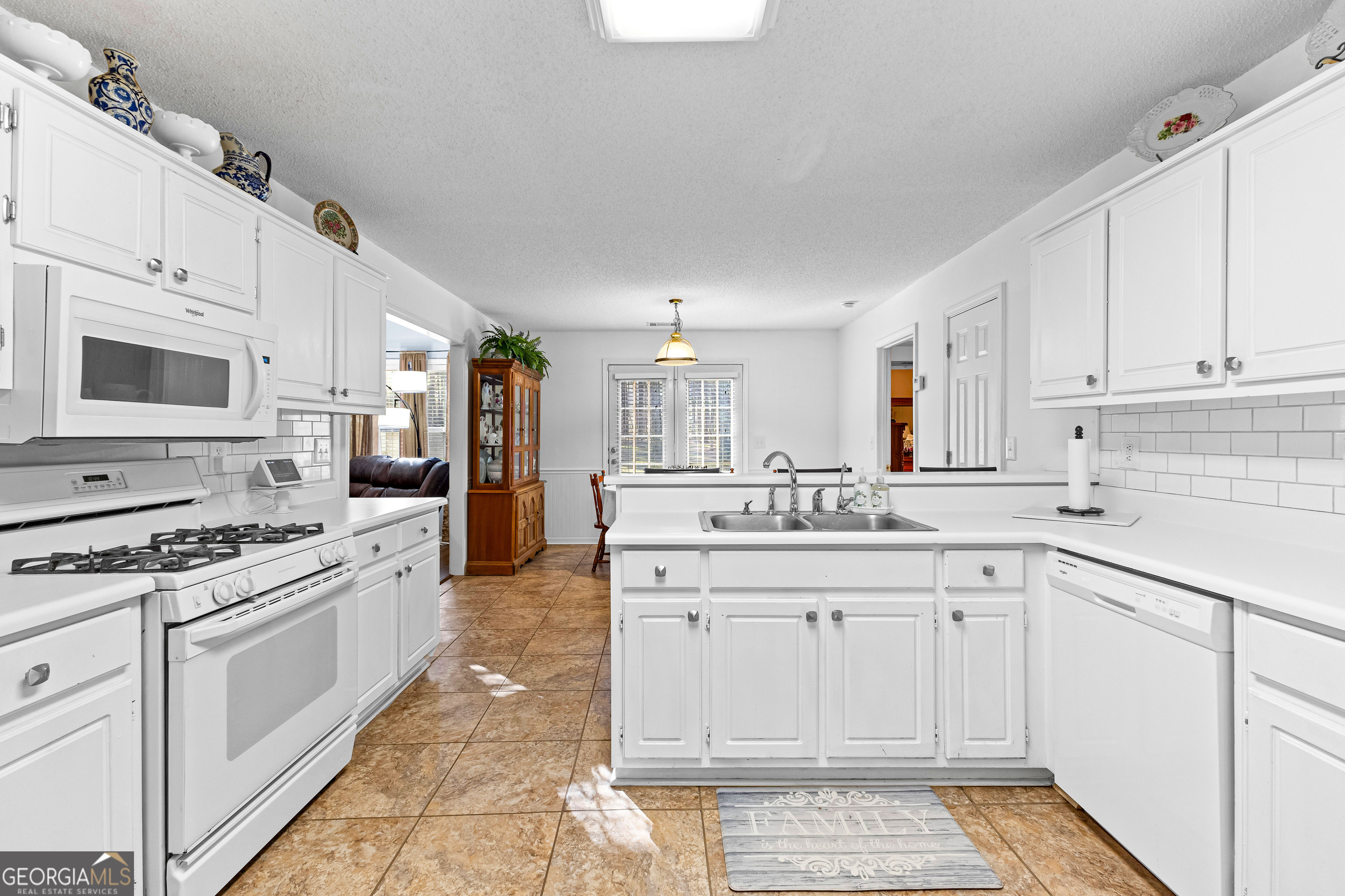 Newnan, Georgia 30265, United States, 3 Bedrooms Bedrooms, ,2 BathroomsBathrooms,Residential,Active,79925