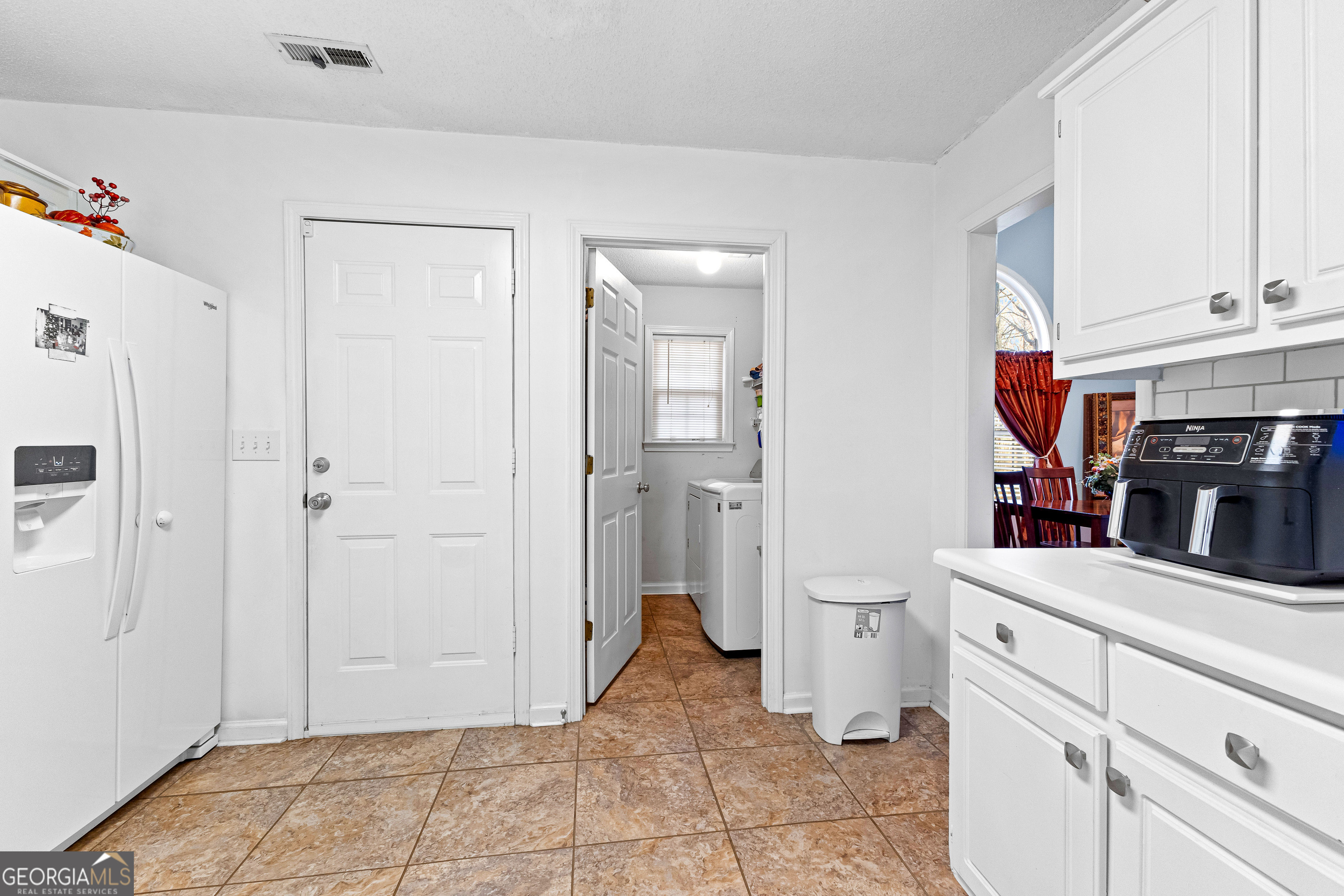 Newnan, Georgia 30265, United States, 3 Bedrooms Bedrooms, ,2 BathroomsBathrooms,Residential,Active,79925