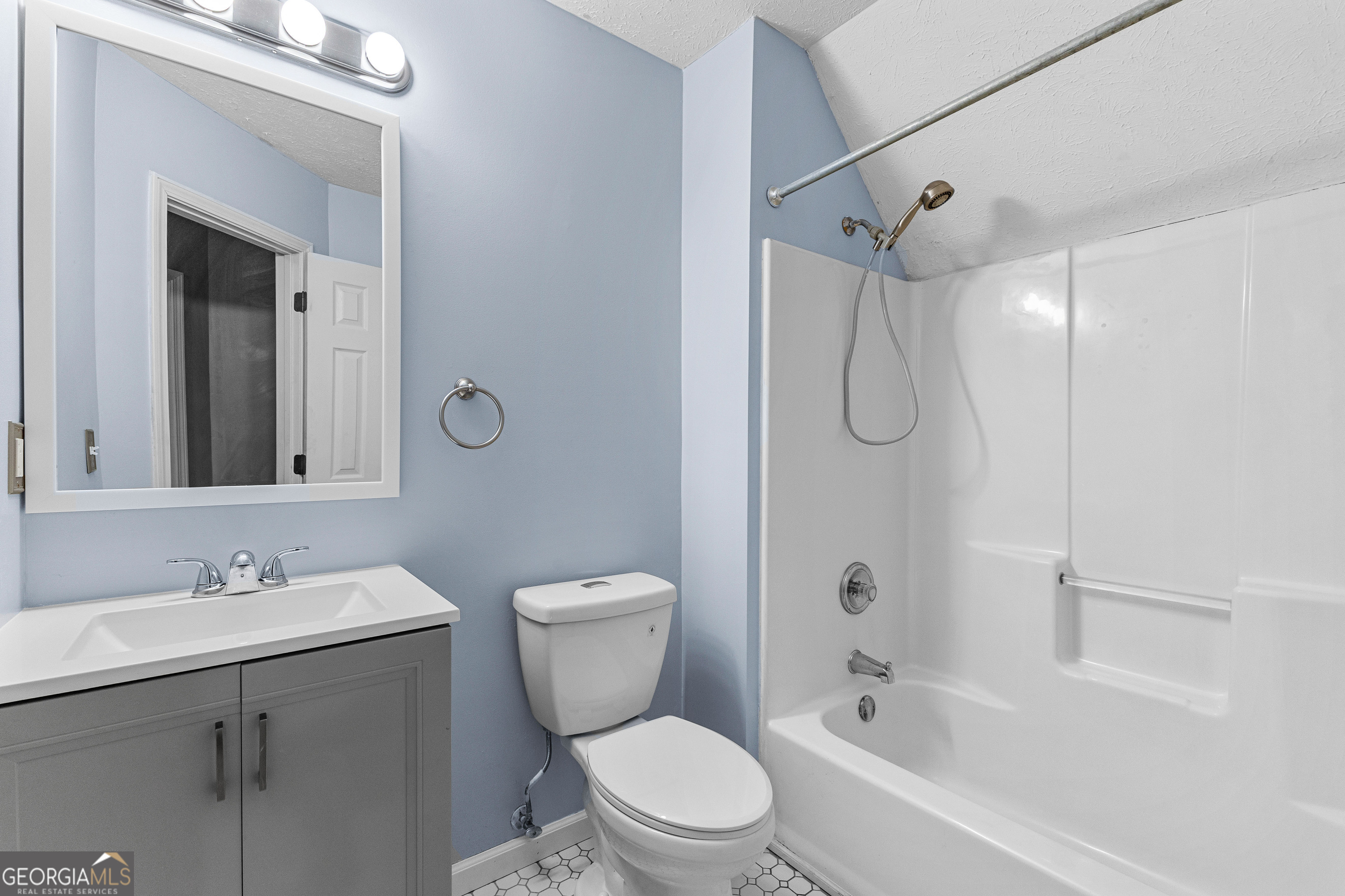 Newnan, Georgia 30263, United States, 5 Bedrooms Bedrooms, ,3 BathroomsBathrooms,Residential,Active,88114