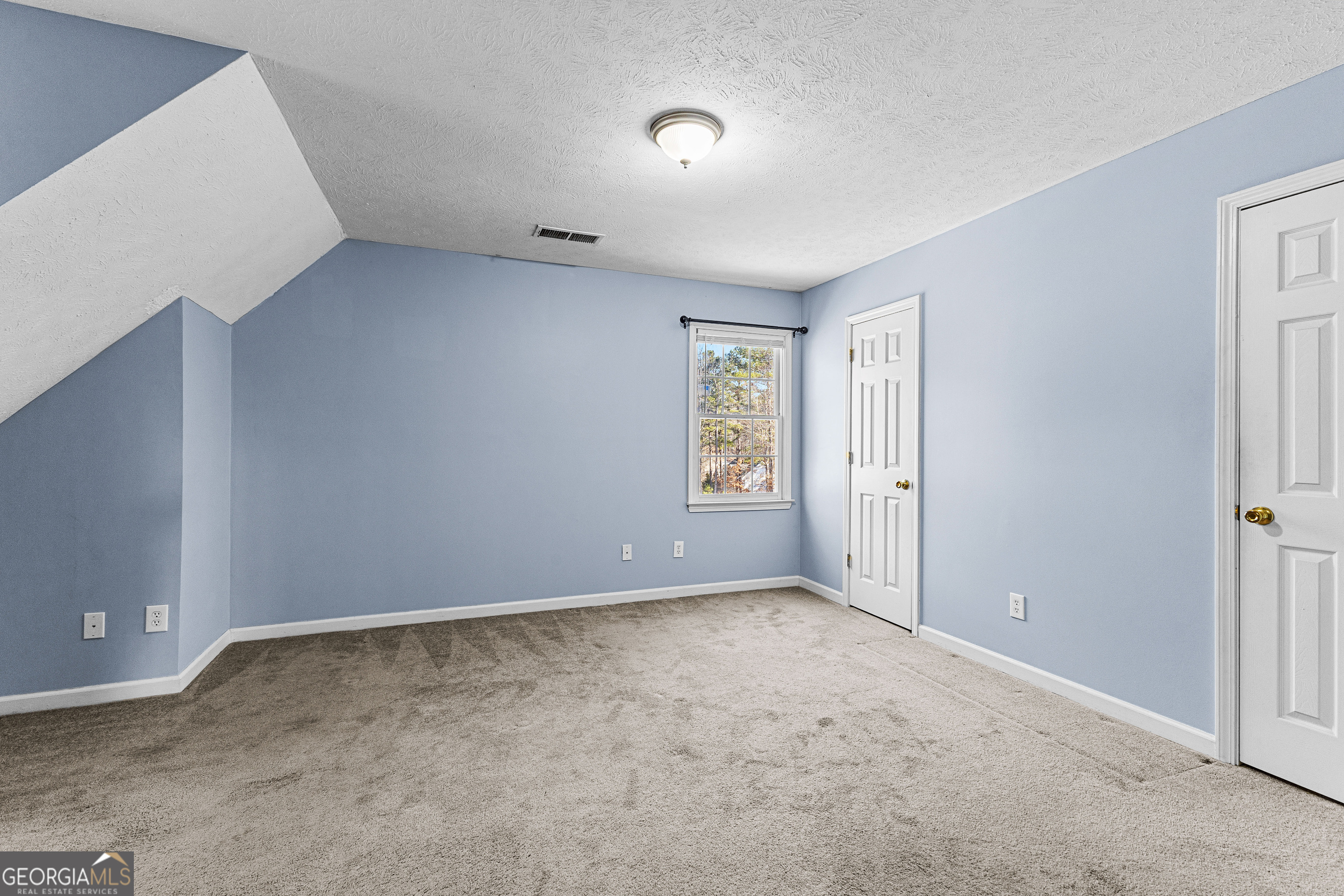 Newnan, Georgia 30263, United States, 5 Bedrooms Bedrooms, ,3 BathroomsBathrooms,Residential,Active,88114