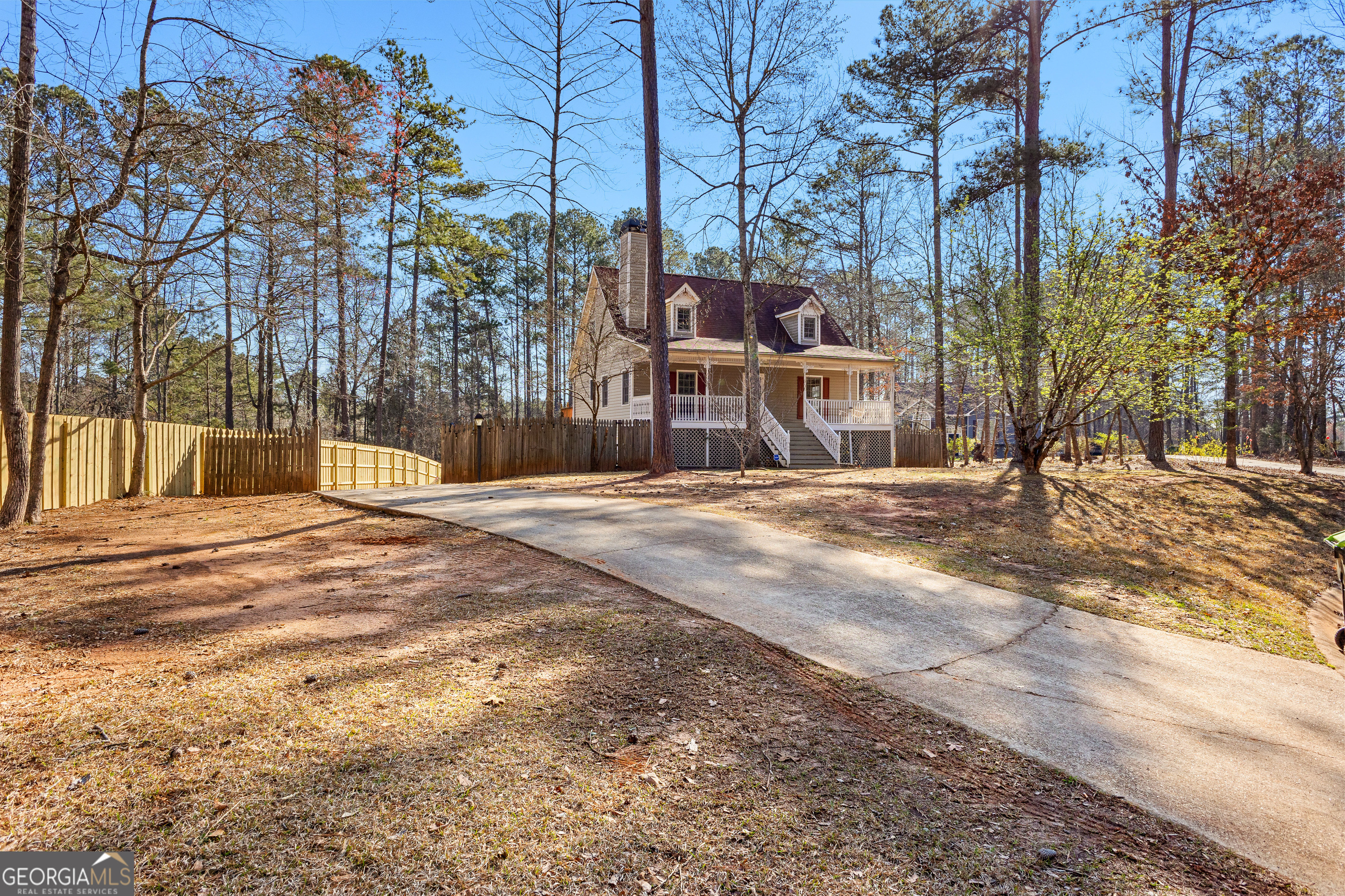 Newnan, Georgia 30263, United States, 5 Bedrooms Bedrooms, ,3 BathroomsBathrooms,Residential,Active,88114