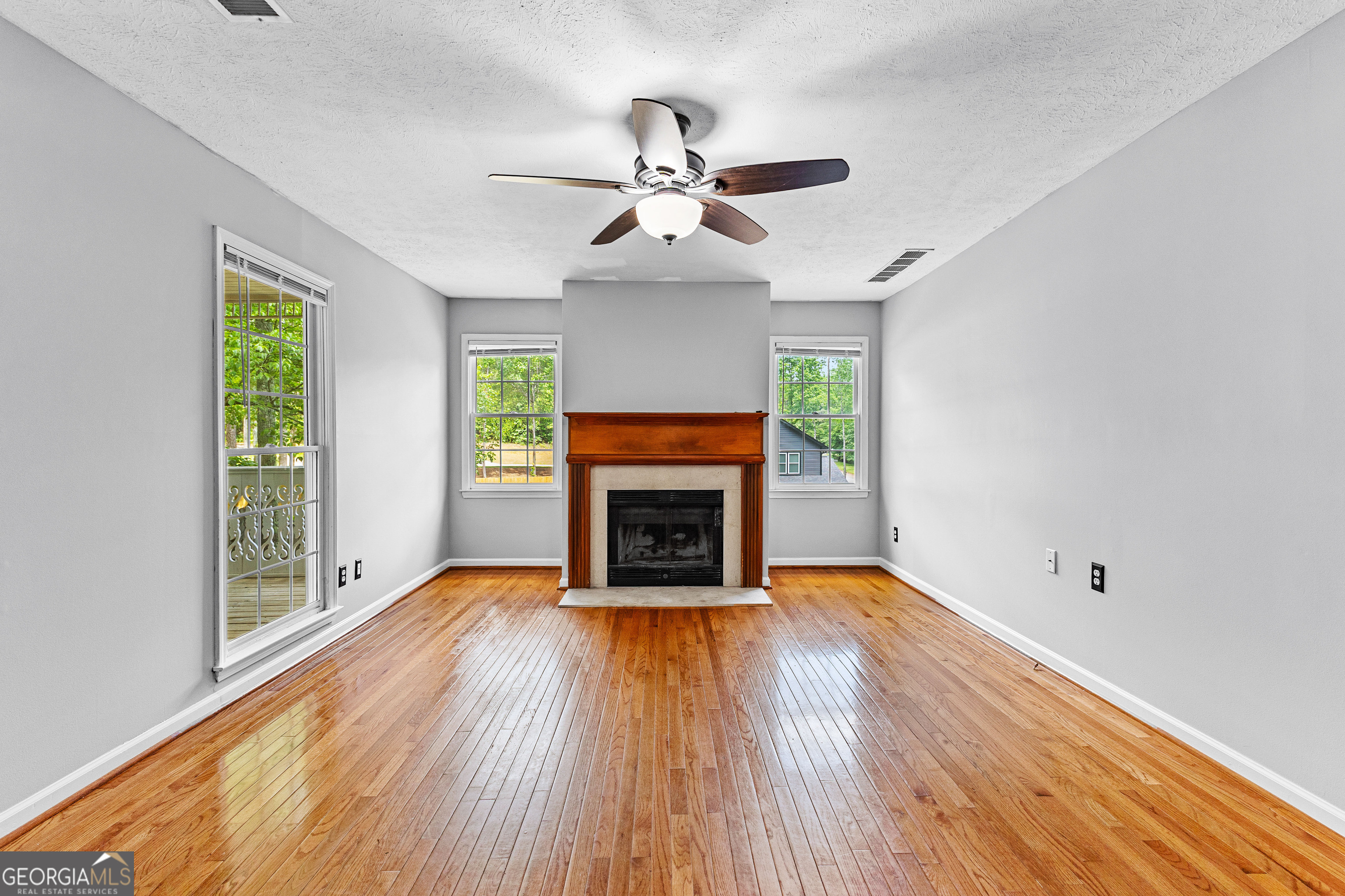 Newnan, Georgia 30263, United States, 5 Bedrooms Bedrooms, ,3 BathroomsBathrooms,Residential,Active,88114