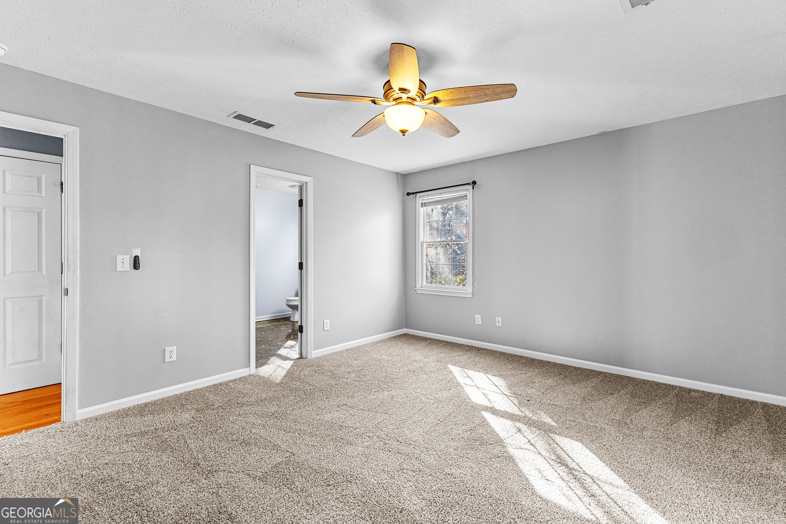 Newnan, Georgia 30263, United States, 5 Bedrooms Bedrooms, ,3 BathroomsBathrooms,Residential,Active,88114