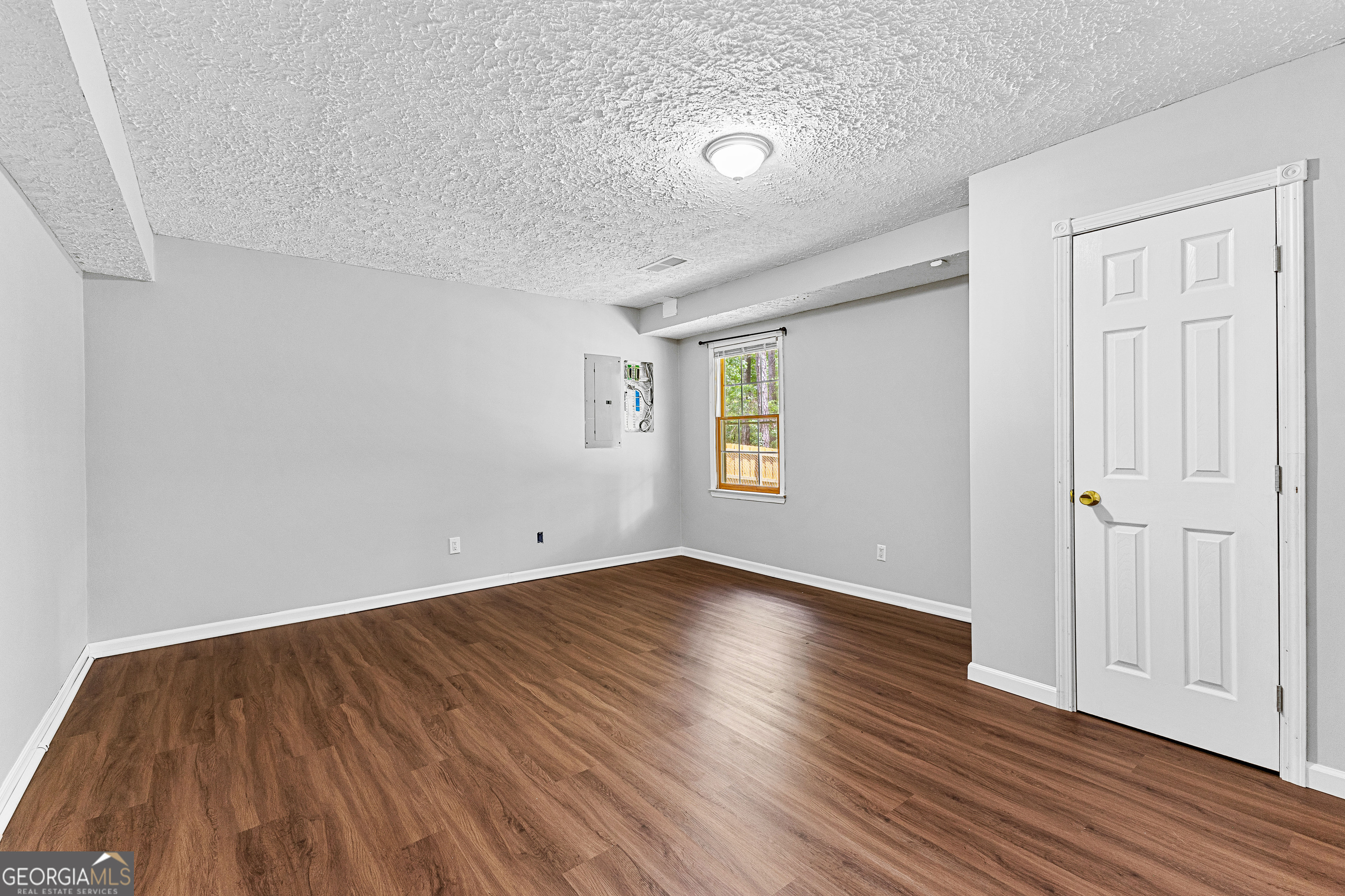 Newnan, Georgia 30263, United States, 5 Bedrooms Bedrooms, ,3 BathroomsBathrooms,Residential,Active,88114