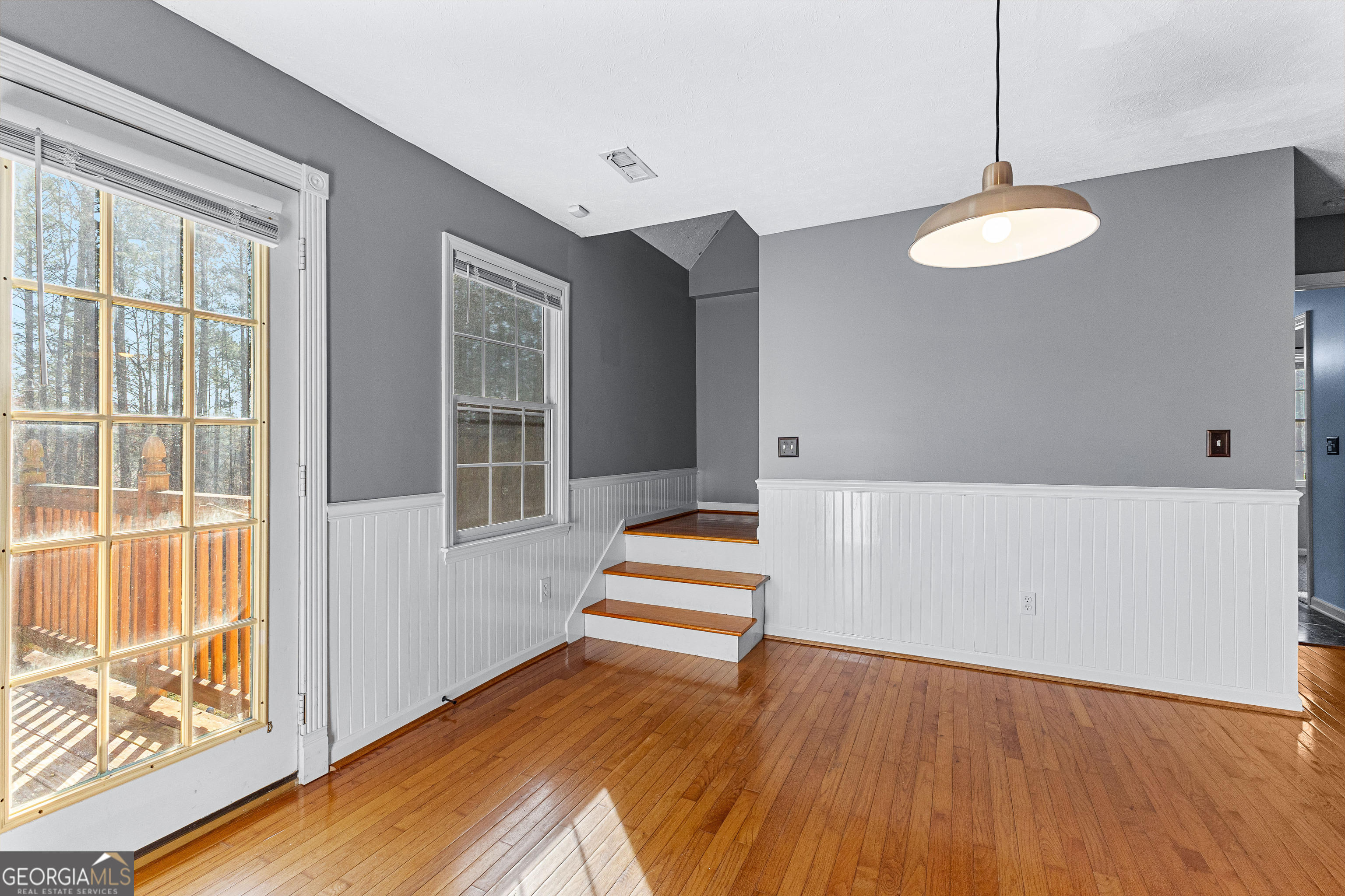 Newnan, Georgia 30263, United States, 5 Bedrooms Bedrooms, ,3 BathroomsBathrooms,Residential,Active,88114