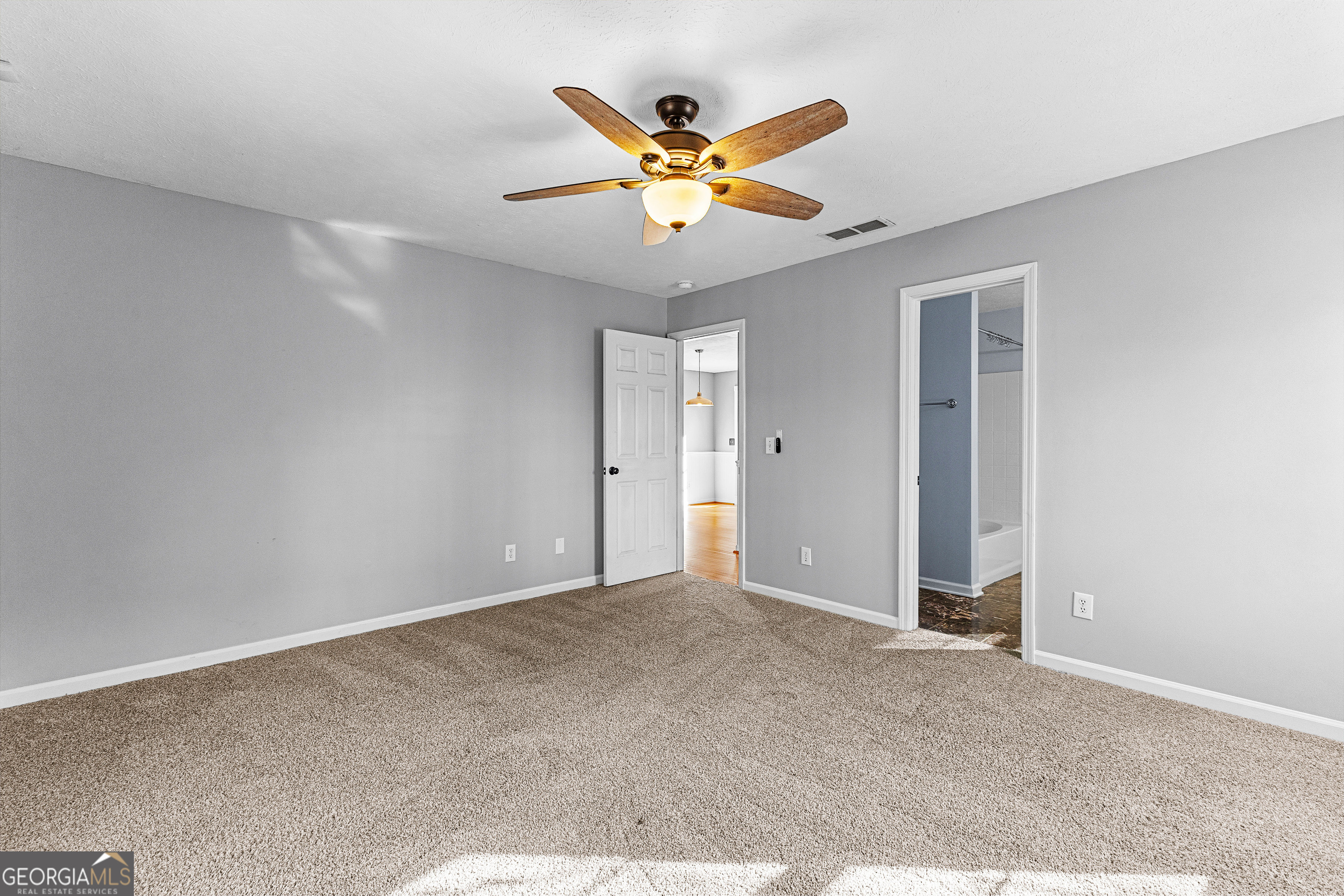 Newnan, Georgia 30263, United States, 5 Bedrooms Bedrooms, ,3 BathroomsBathrooms,Residential,Active,88114