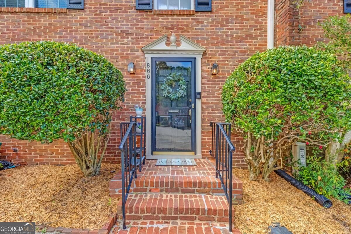 866 E Ponce De Leon AVE