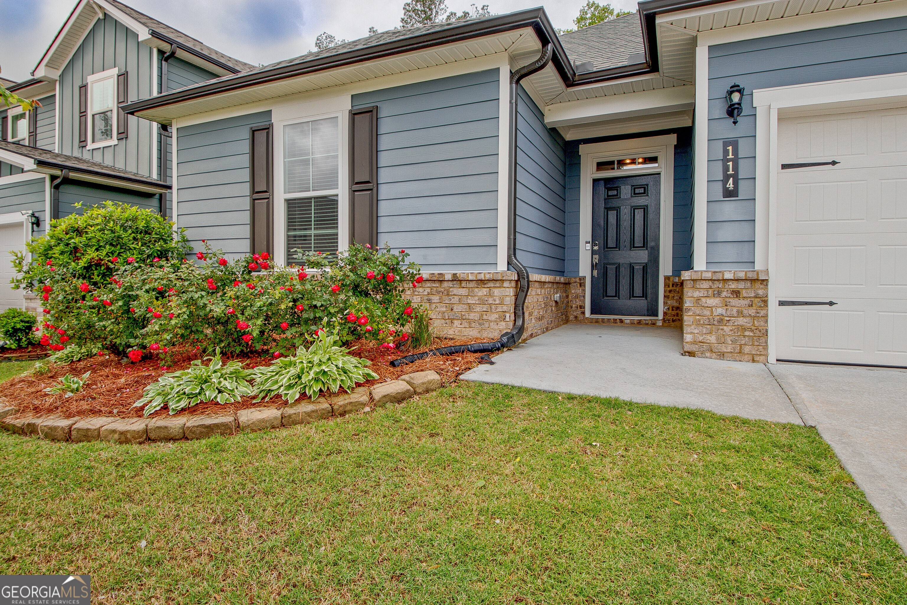 114 Vivian LN