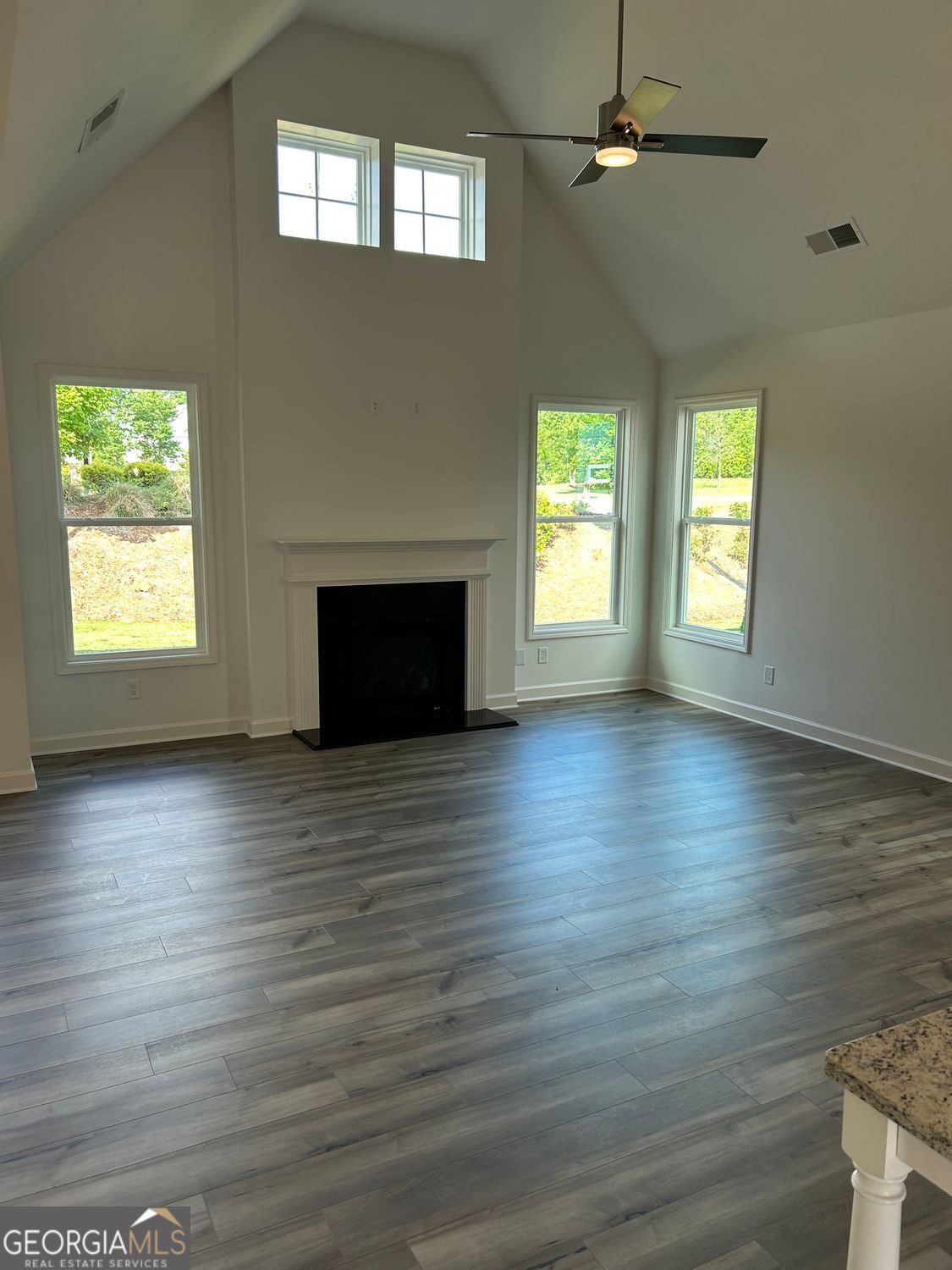 204 Saratoga DR