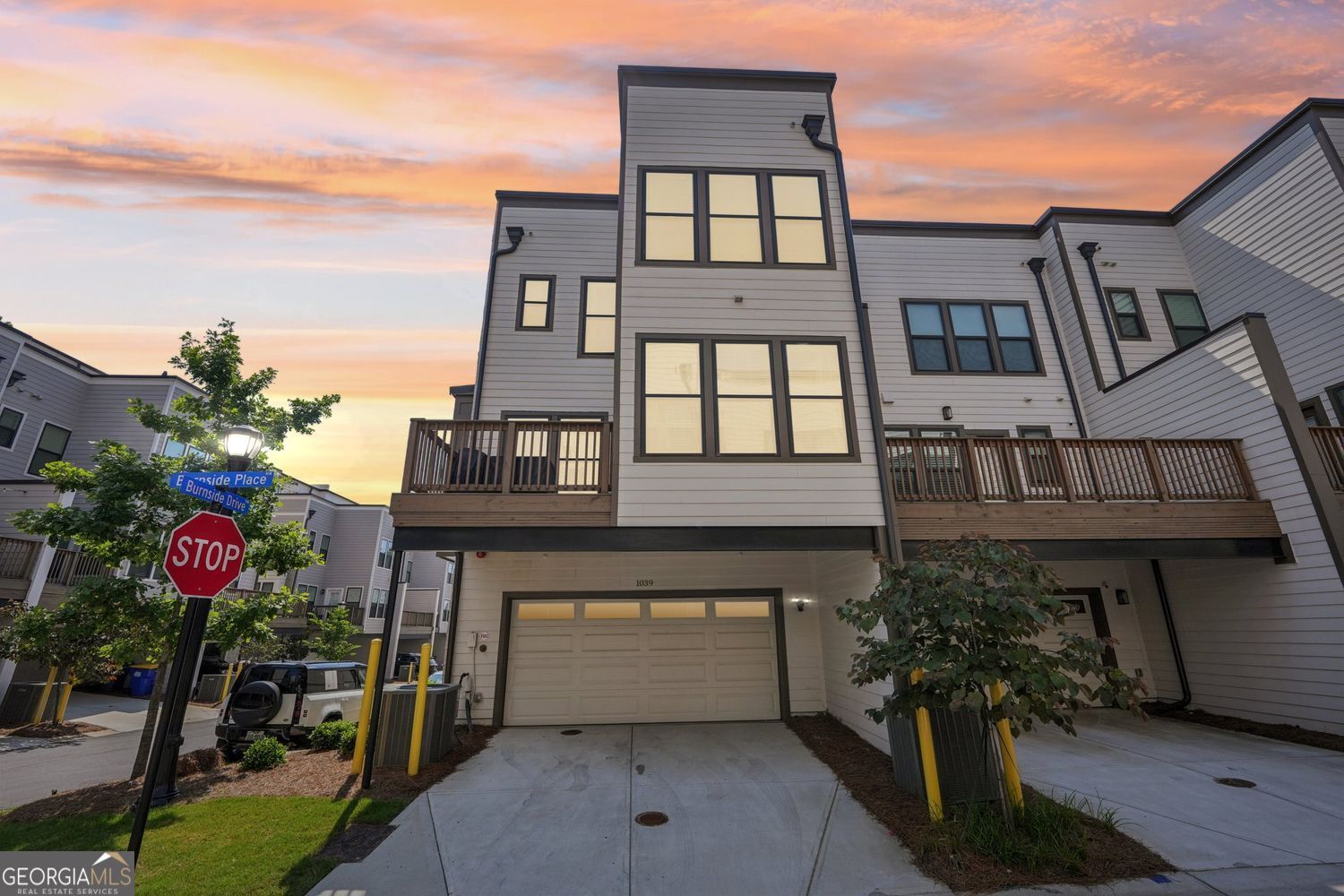 1039 Burnside PL NW