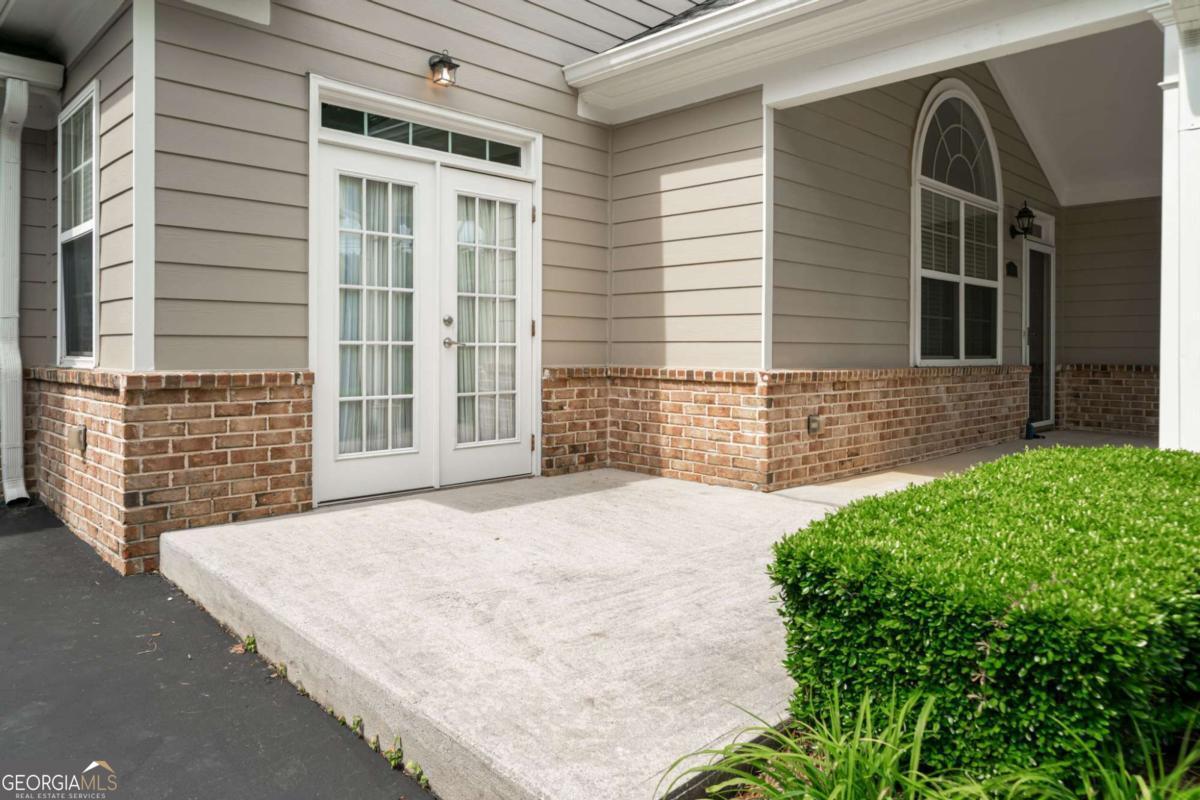 2561 Grapevine CIR 104