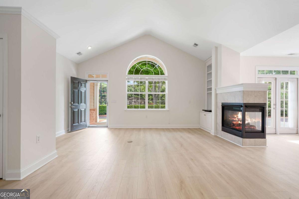 2561 Grapevine CIR 104
