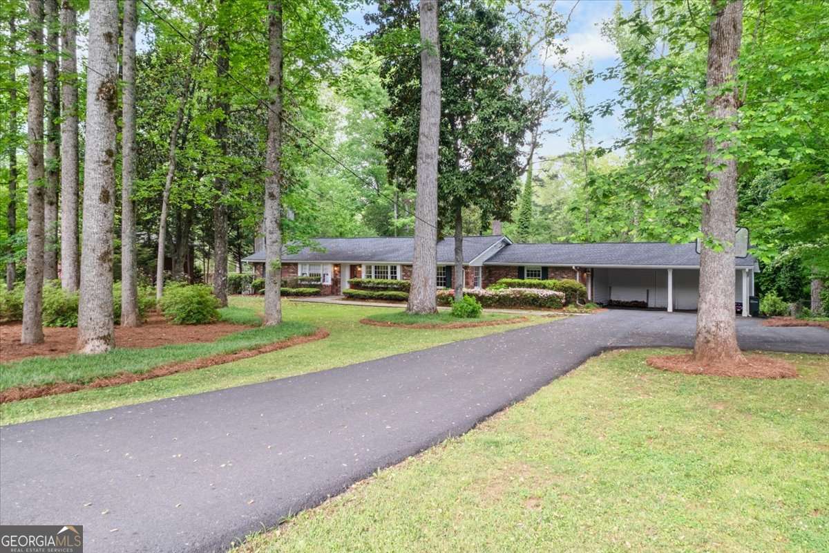 302 Chinquapin DR SW