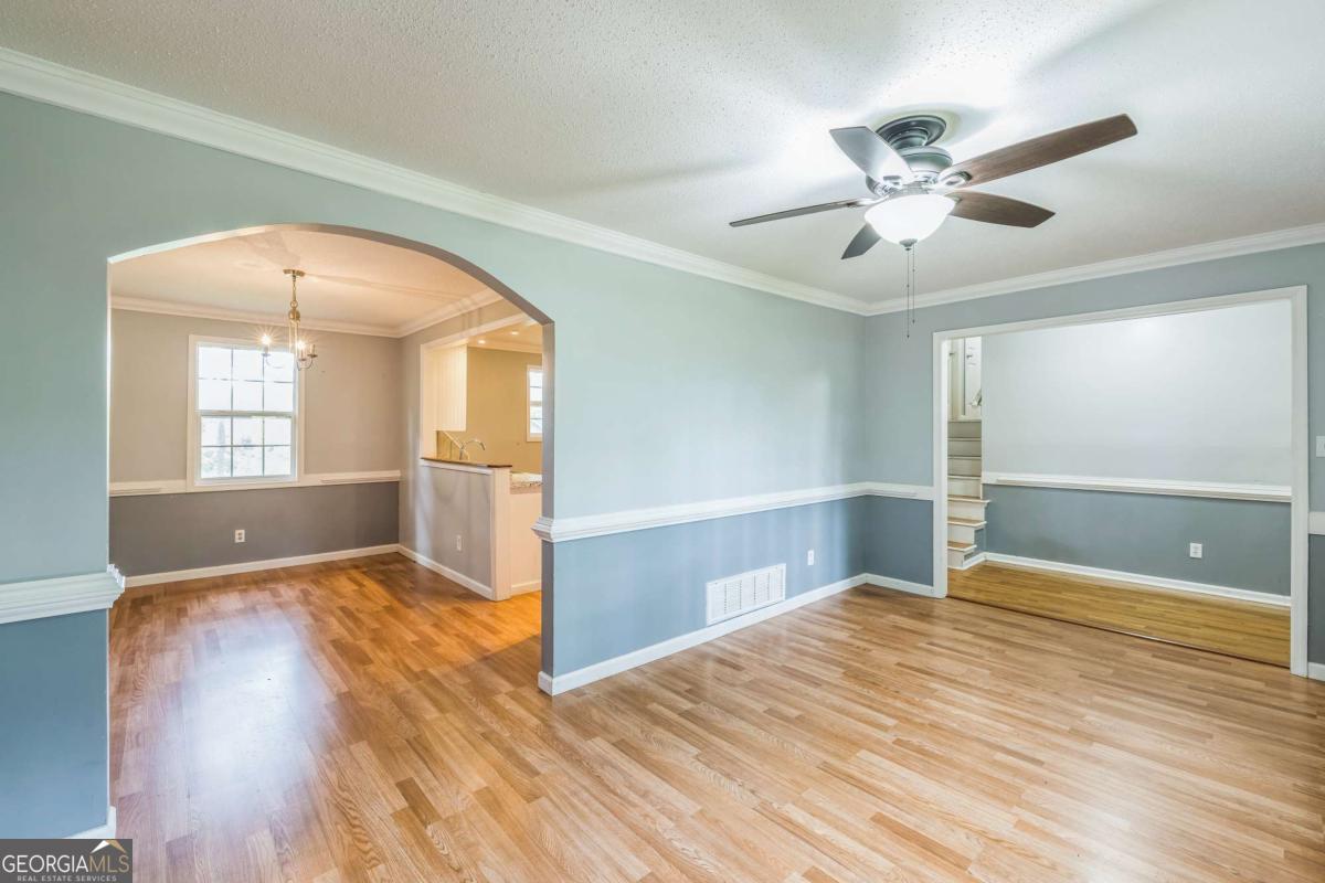 4572 Colonial RD