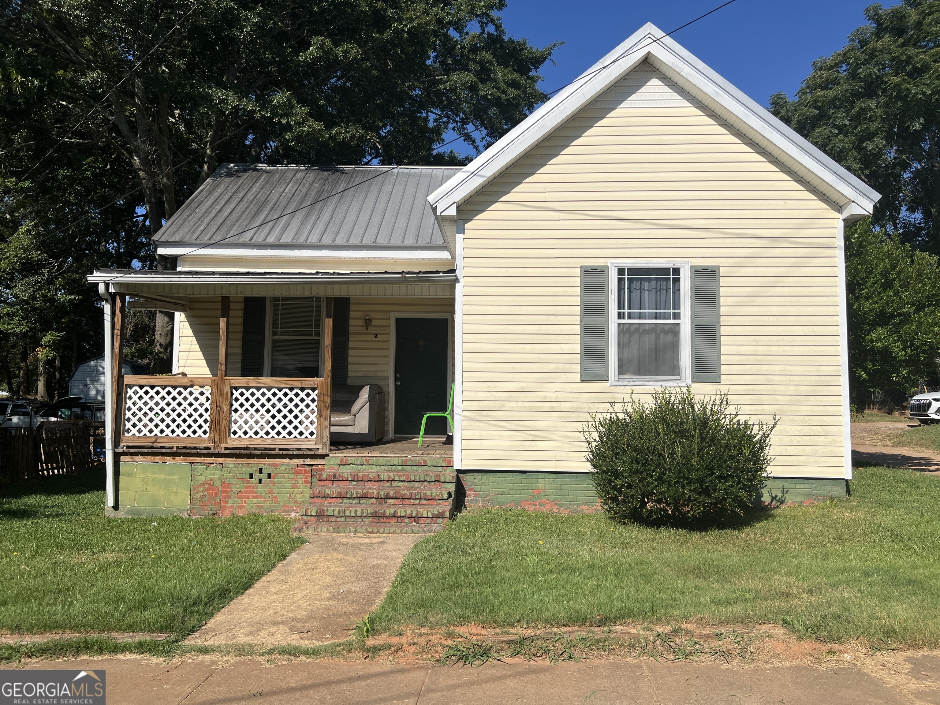 Amazing opportunity to add to your rental portfolio! This 2 bedroom, 1 bath home is currently leased - renewal to start October 1, 2025. Tenant pays for all utilities. Property next door can also be purchased - 4 New Street. Call me or your agent today for more details!
