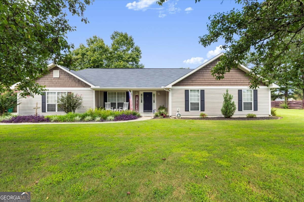 Welcome to this charming one level, 3-bedroom, 2-bath home, which offers a spacious living room, separate dinning room, laundry room off the kitchen, and much more! This home is perfect for relaxing evenings inside and out! The spacious backyard provides room to entertain and simply unwind outdoors. Less than 5 minutes away from prime shopping and dining spots! Look no further! Call today for your showing!