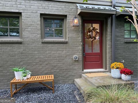 Photo of 1054 Crest Circle SE, Atlanta, GA 30312 (MLS # 10600102)