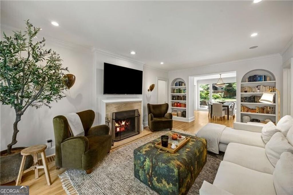Photo of 2060 Cottage Lane NW, Atlanta, GA 30318 (MLS # 10796572)