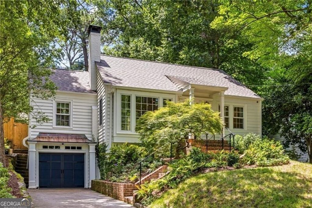 Photo of 2060 Cottage Lane NW, Atlanta, GA 30318 (MLS # 10796572)