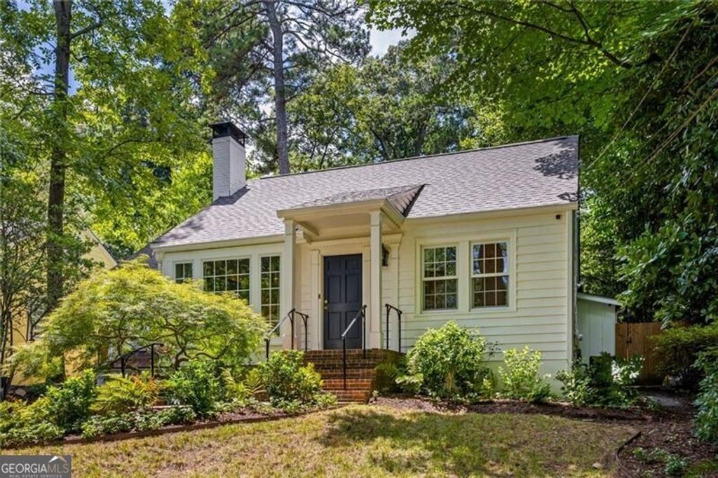 Photo of 2060 Cottage Lane NW, Atlanta, GA 30318 (MLS # 10796572)