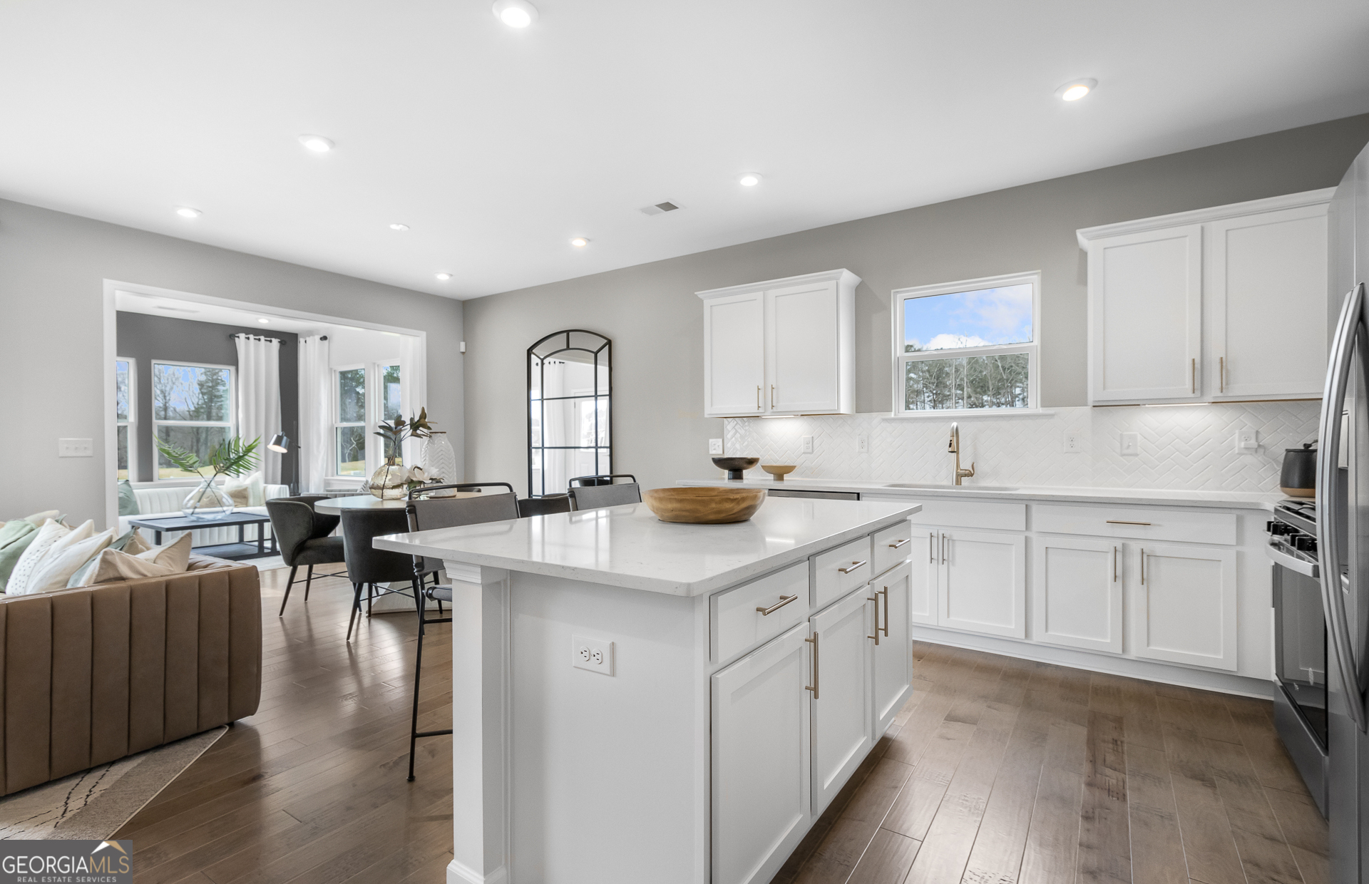 2058 Amaryllis DR