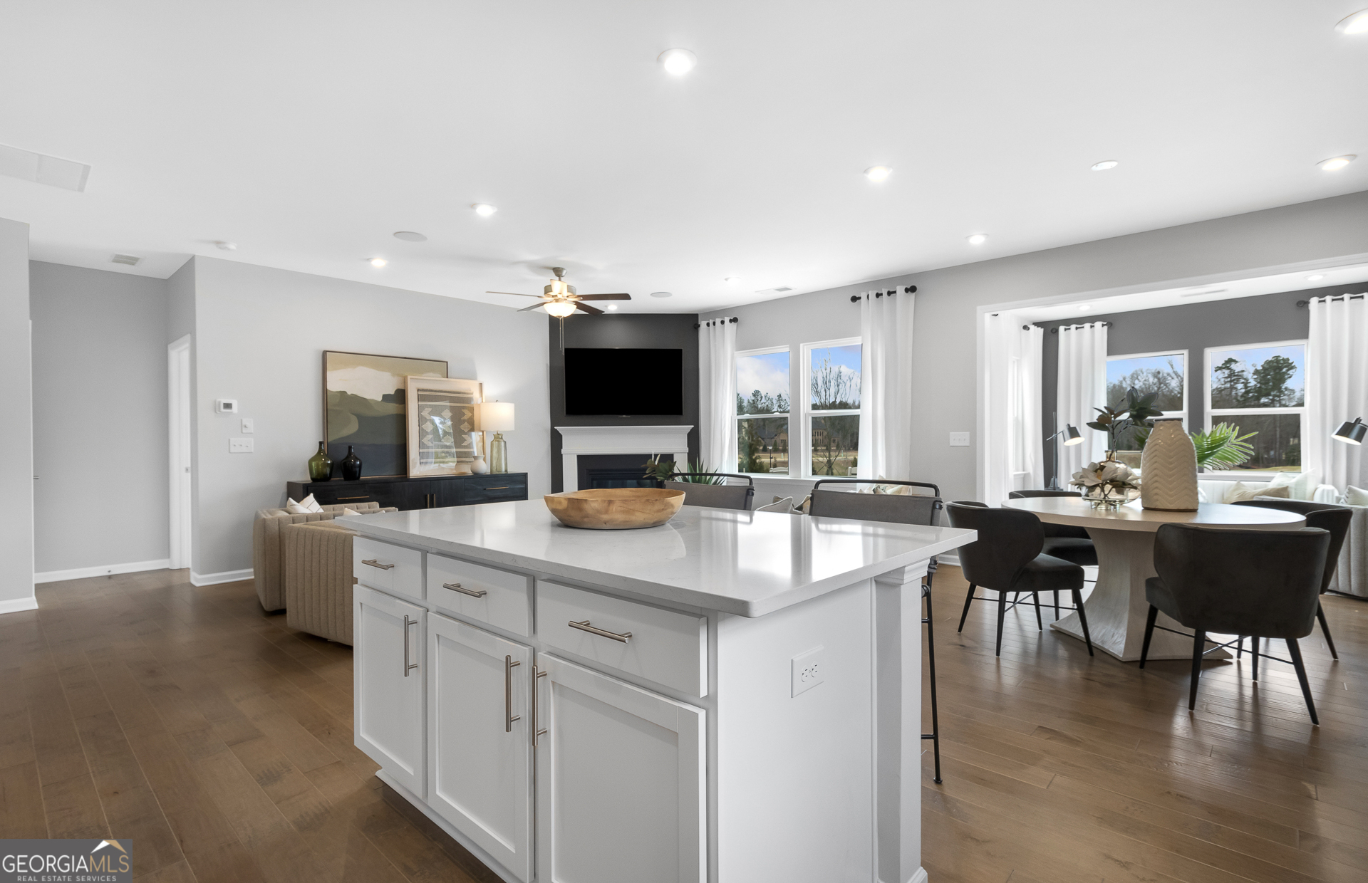 2058 Amaryllis DR