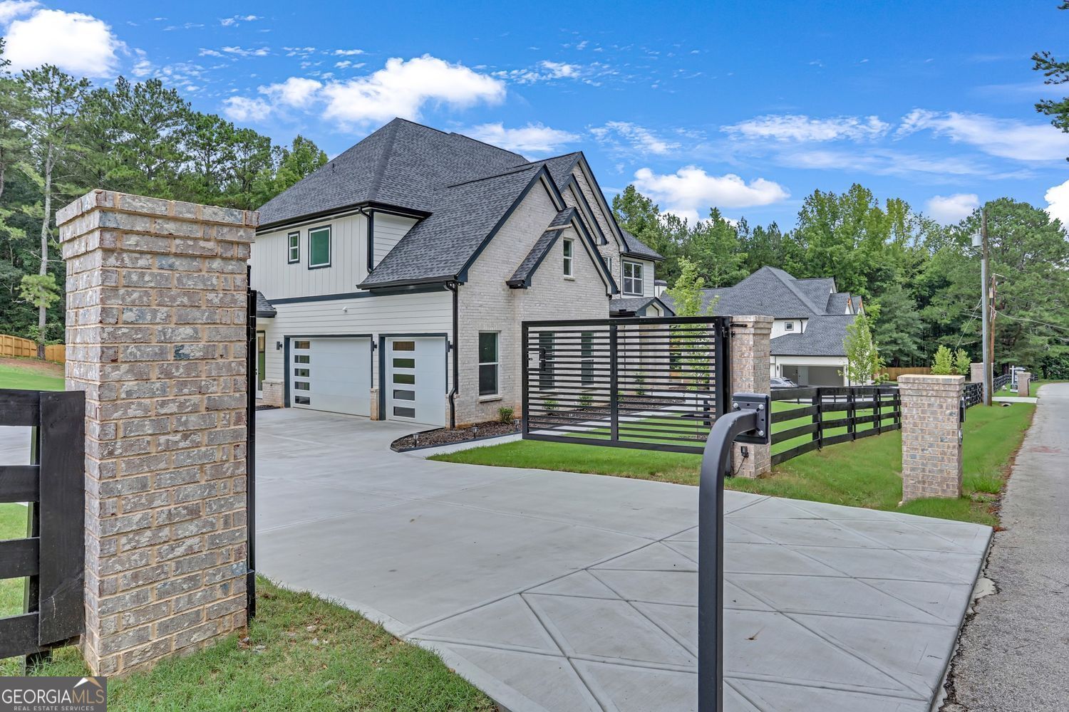 1465 Leach DR