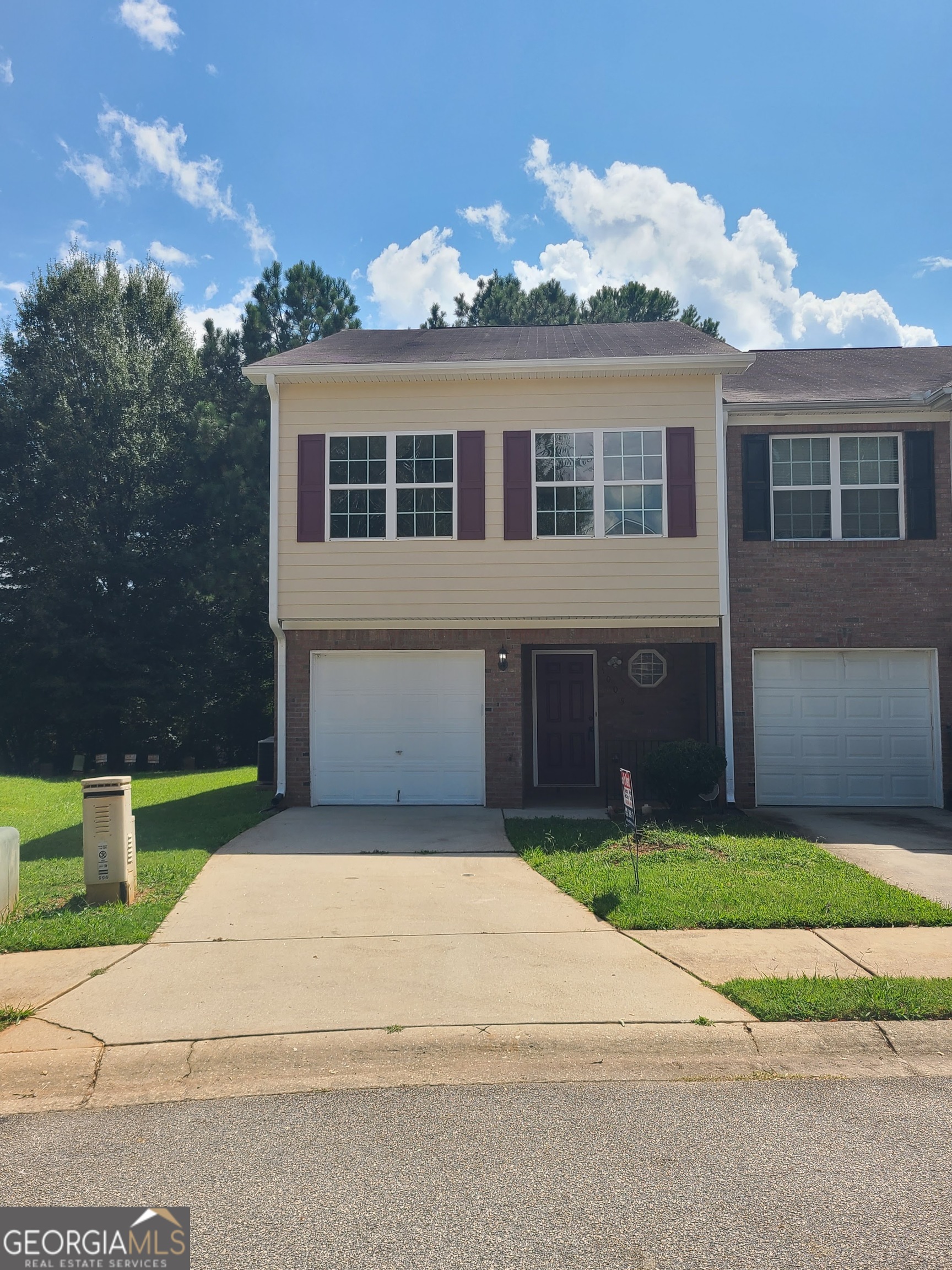 Two story townhome in very good condition located just off Jonesboro Rd in McDonough. Easy access to I-75 at exit 221. This townhome is features fresh paint and new carpet. 3 spacious bedrooms, 2.5 baths, living room, kitchen with an eat in area and a one car garage. This is an end unit with level yard for kids to play. All applicants need to understand that there is no HOA in this community, but the landlord will include lawn maintenance at this price. No pets/no smoking. Copy and paste this link to apply: https://www.rentalbeast.com/apply/12377823