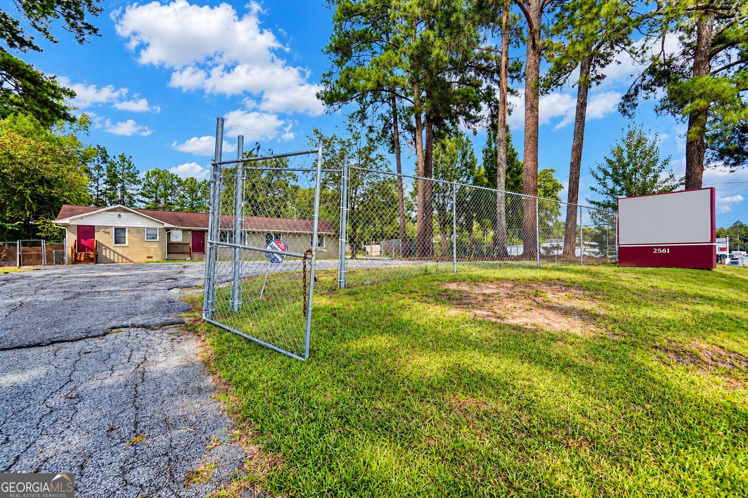 2561 Jerome RD