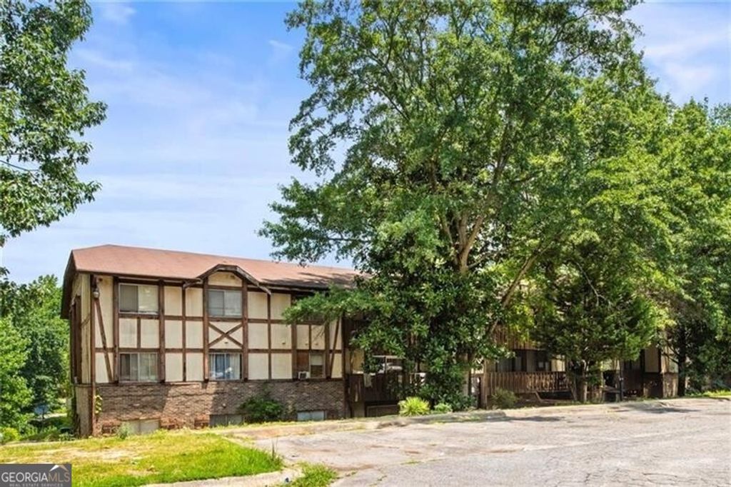 Photo of 1308 Camelot Drive, Atlanta, GA 30349 (MLS # 10670622)