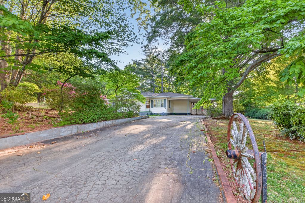 Photo of 4102 Belvedere Drive, Gainesville, GA 30506 (MLS # 10738807)