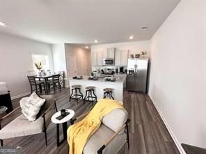 141 VILLAGE GREEN DR