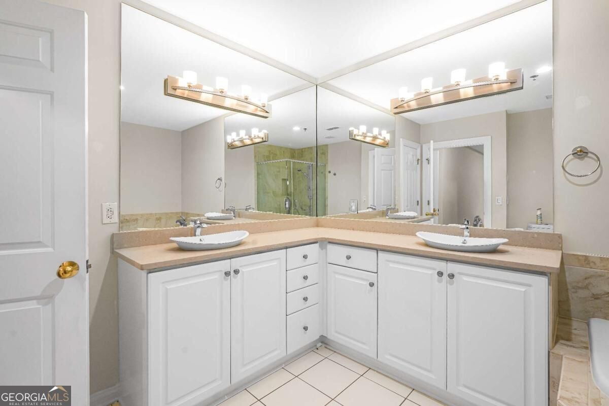 211 Colonial Homes DR NW 1105