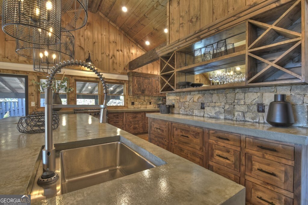 283 Cherokee CIR
