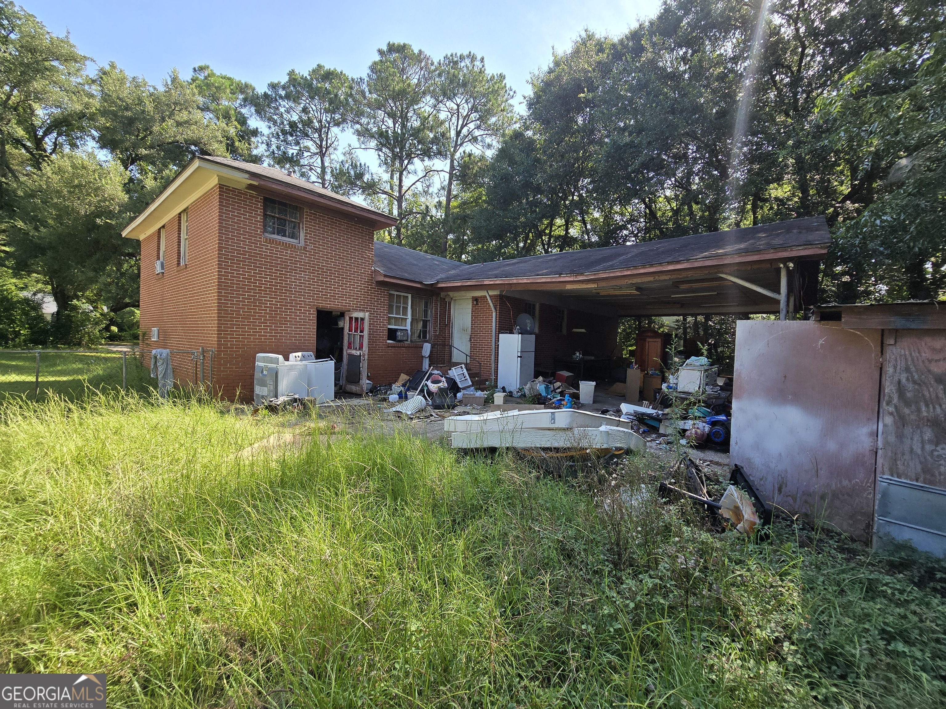 908 W Residence AVE