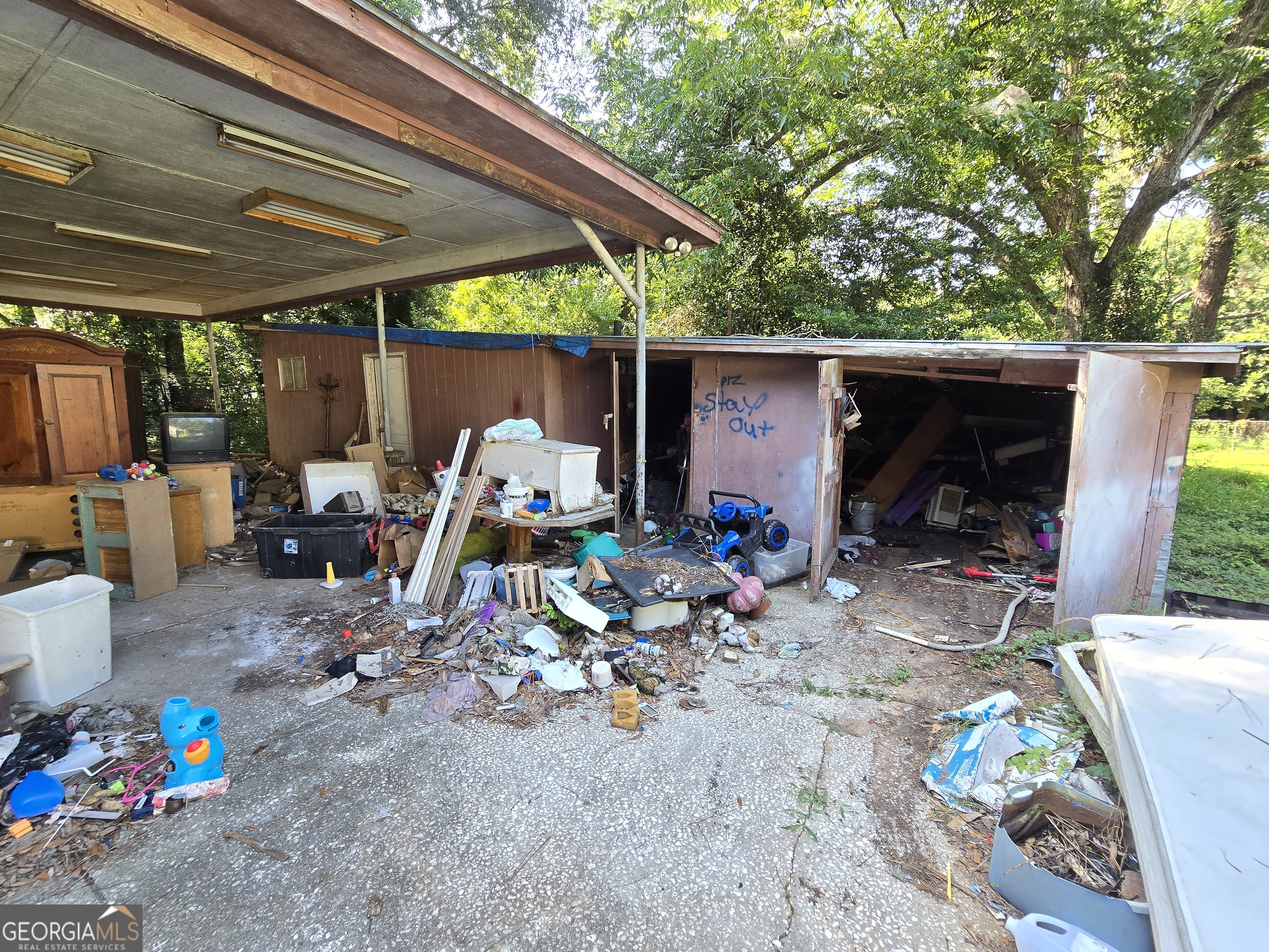 908 W Residence AVE