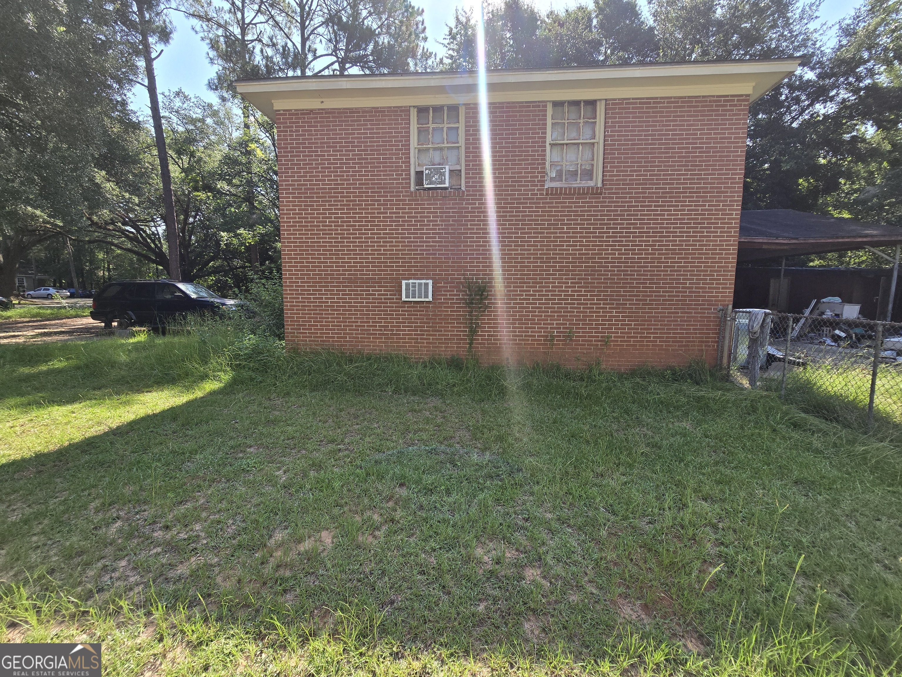 908 W Residence AVE