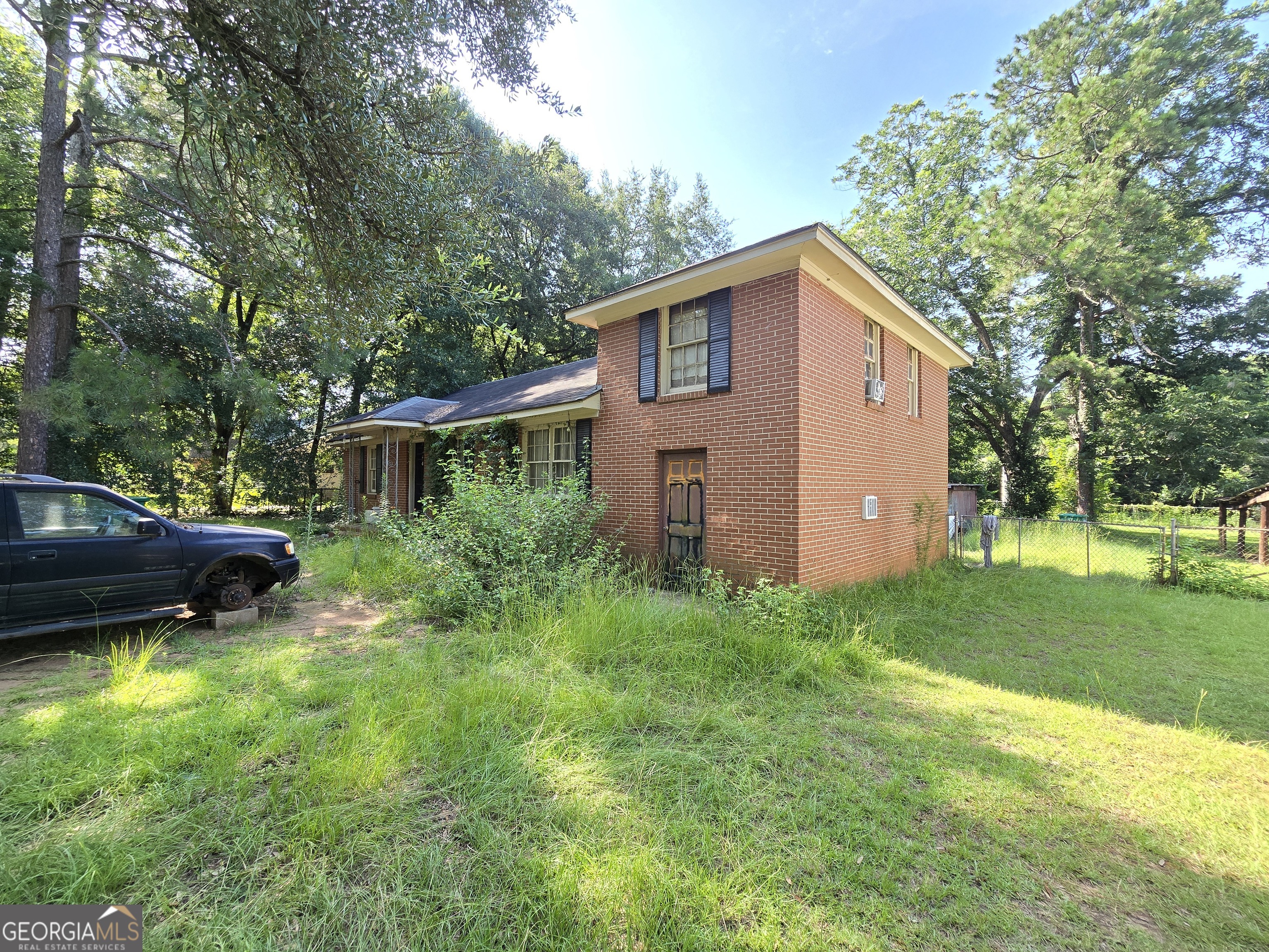 908 W Residence AVE