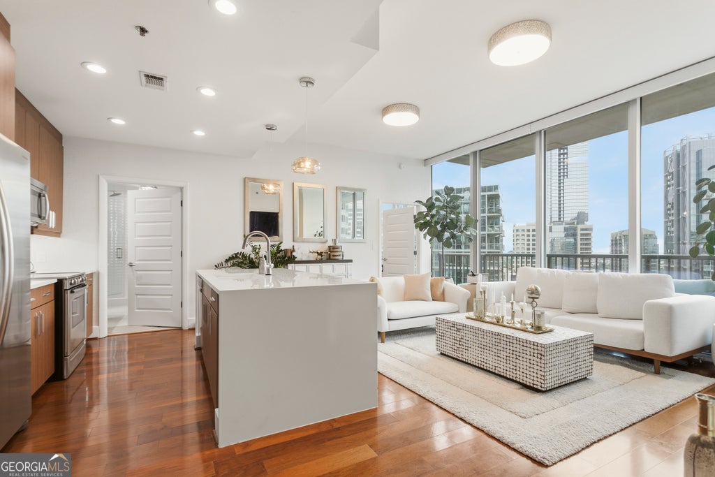 Photo of 1080 Peachtree Street NE #1712, Atlanta, GA 30309 (MLS # 10817393)