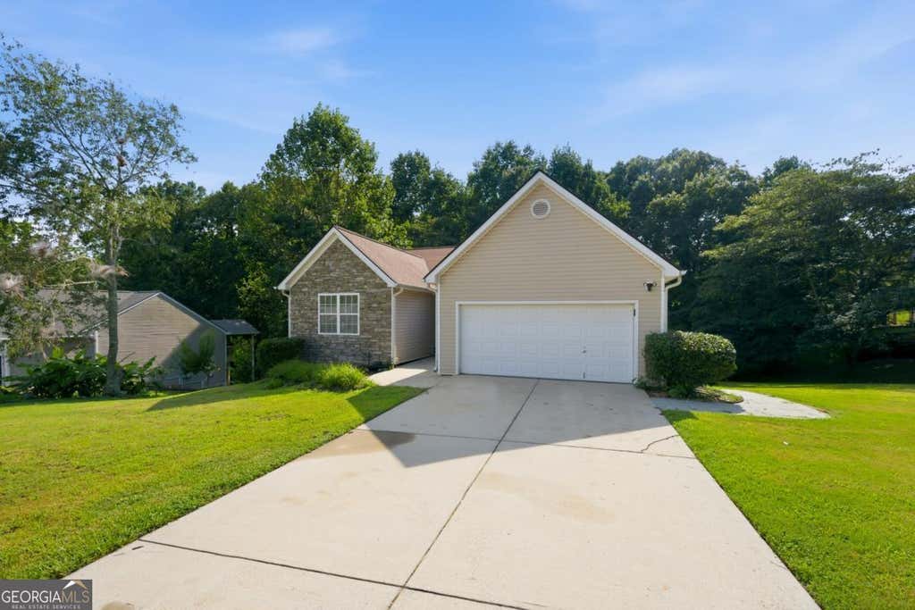 Photo of 5012 Yellow Stone Drive, Flowery Branch, GA 30542 (MLS # 10822088)