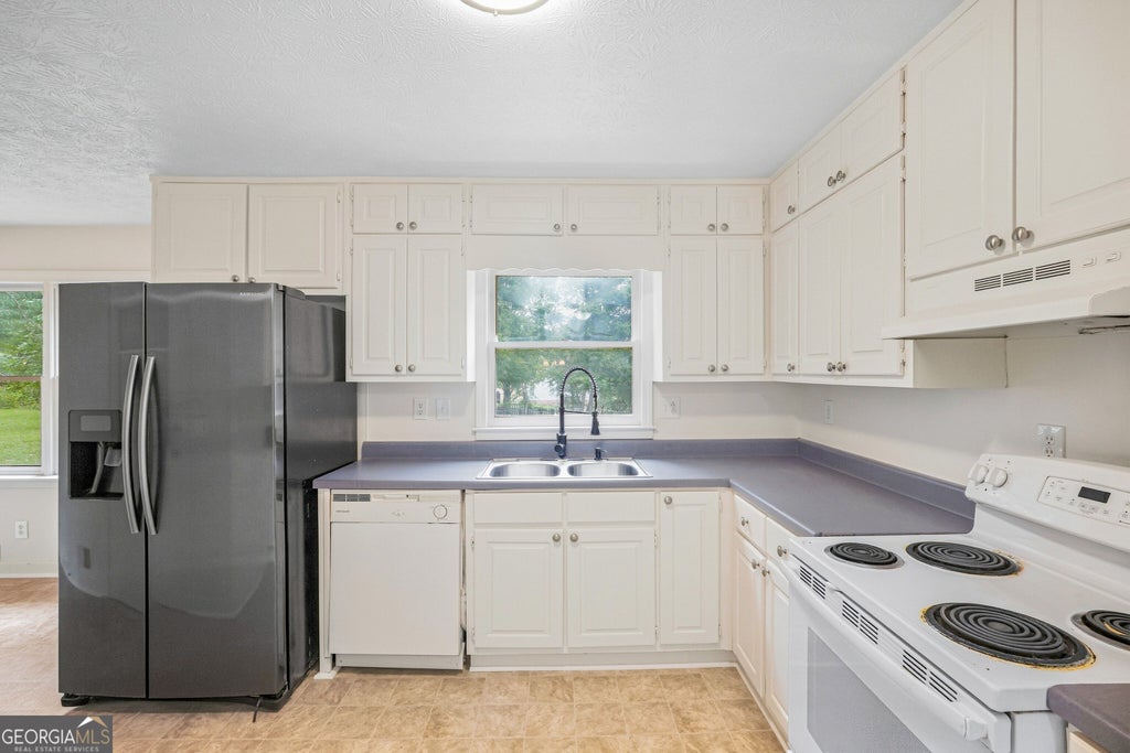 Photo of 1502 Shoal Creek Drive SW, Conyers, GA 30094 (MLS # 10854720)