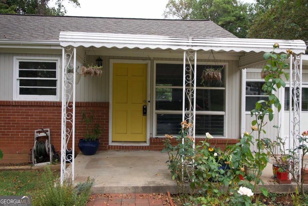 Photo of 3304 Spring Drive, Atlanta, GA 30360 (MLS # 10869018)