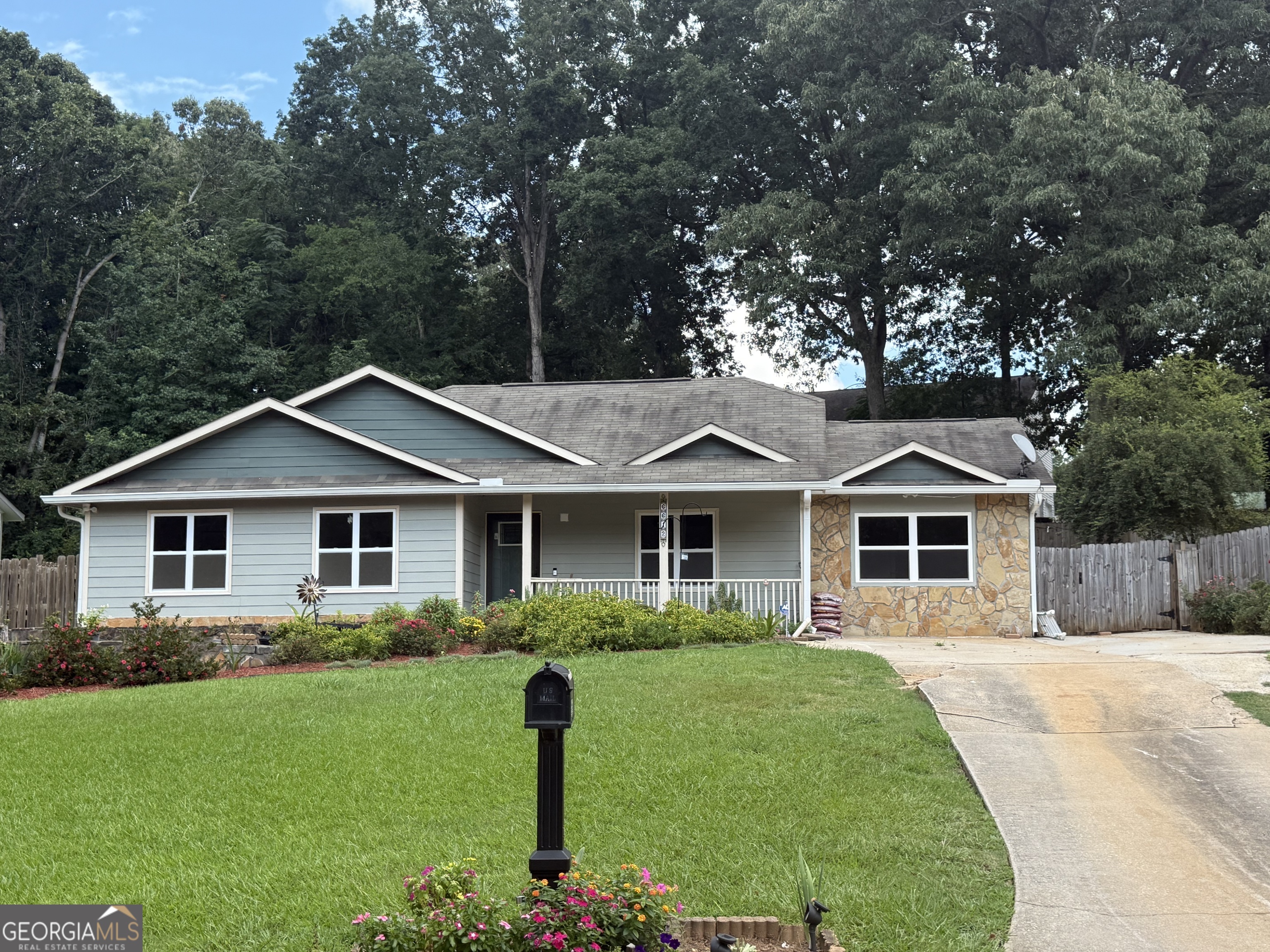Lease This 4BR/2BA + Bonus Room, Minutes from I-675 & I-75 Spacious 4-Bedroom Rental in Rex! Welcome to 6612 Branch Drive - this well-maintained home offers 4 bedrooms, 2 full baths, and a versatile bonus room that can easily be converted into a 5th bedroom. Enjoy a fully fenced backyard, perfect for privacy and outdoor activities. Conveniently located near I-675 and I-75, providing quick access to shopping, dining, and commuting routes. Don't miss this opportunity to lease a spacious home in a great location!