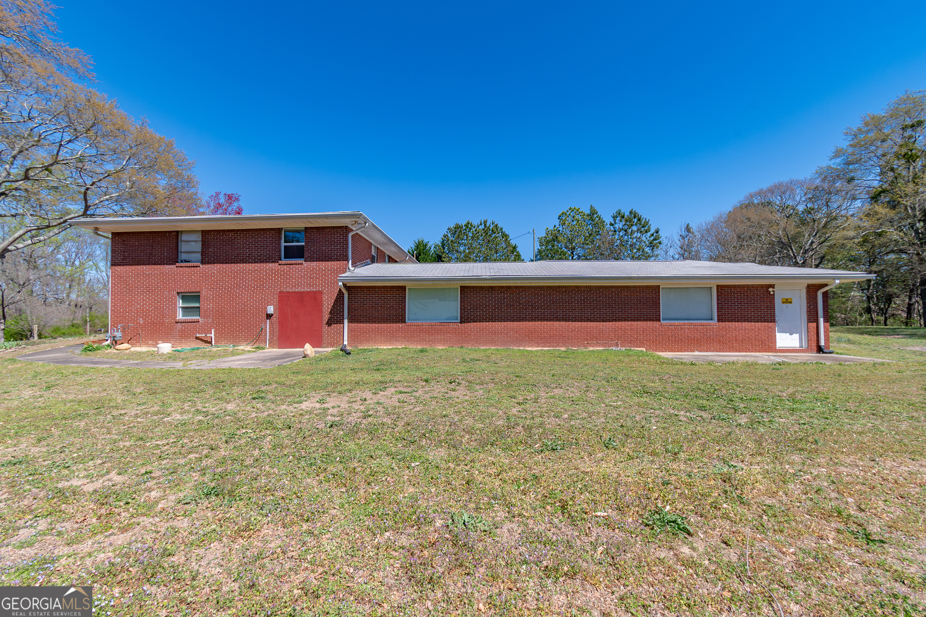 3929 Perry LN