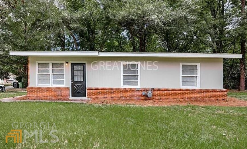 PICK YOUR GIFT OF $500 OFF THE FIRST MONTH OR $500 AMAZON GIFT CARD! A charming 3 bed and 1 bath home is now available for move-in! This property features carpet, vinyl wood flooring, and natural light throughout! Great kitchen with stainless steel appliances and plenty of cabinet and countertop space! Large backyard that's great for entertaining! Don't Miss Out! Schedule your convenient self-showing today! For questions regarding our application process, pet restrictions and more, please visit Streetlane Homes. Rent does not include $11 in additional monthly fees. scam alert please be aware of scammers online. This property is NOT on Craigslist or Facebook. This home is managed and advertised by Streetlane Homes. DO NOT send money to anyone claiming to be the owner. Please CONTACT STREETLANE HOMES if you have any concerns Equal Housing Opportunity This property allows self guided viewing without an appointment. Contact for details.
